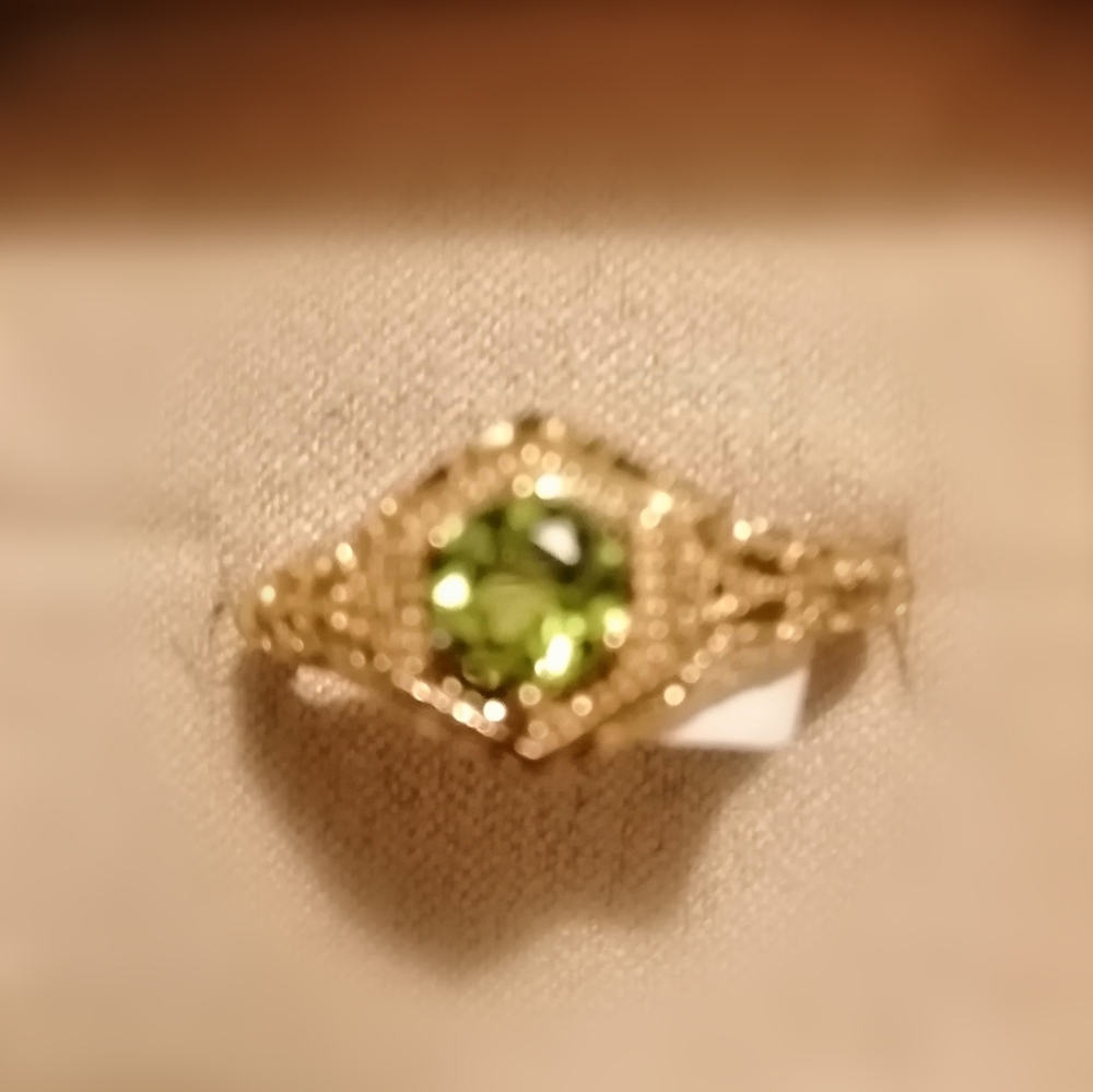 Peridot ring - Picture 7 of 9